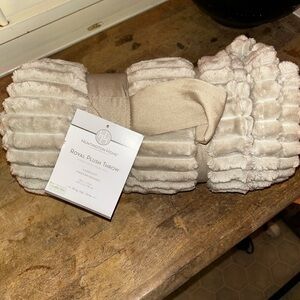 Huntington Home Plush Ribbed Throw - Beige Cream